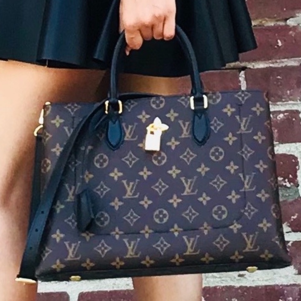 This is an Authentic LOUIS VUITTON Tote handbag that has been discontinued - Picture 3 of 3